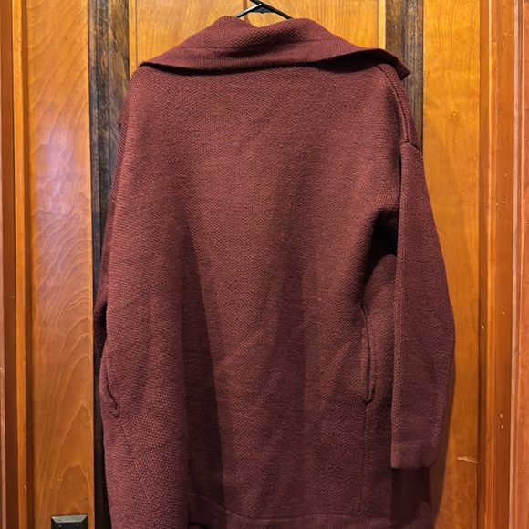 Cardigan with Pockets: Maroon Color. - Picture 3 of 5